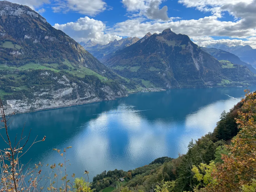 Lake Lucerne and the surrounding mountains／琉森湖與環湖山色